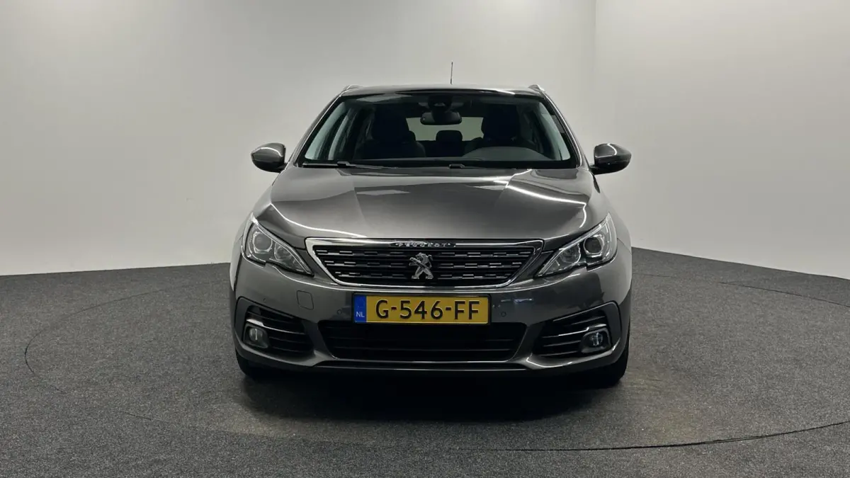 1.2 PureTech Blue Lease Premium TREKHAAK CARPLAY NAVI ECC CRUISE.