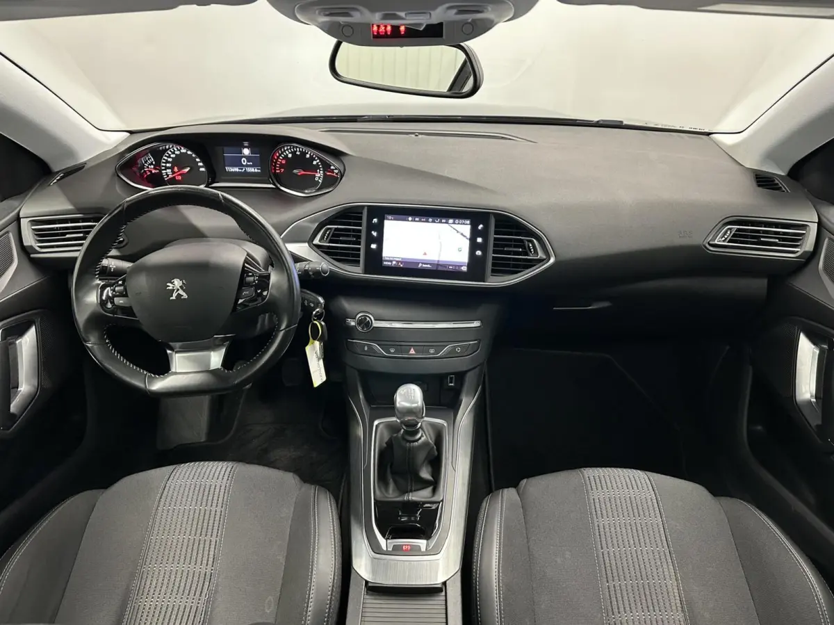 1.2 PureTech Blue Lease Premium TREKHAAK CARPLAY NAVI ECC CRUISE.