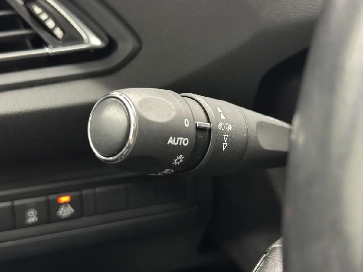 1.2 PureTech Blue Lease Premium TREKHAAK CARPLAY NAVI ECC CRUISE.