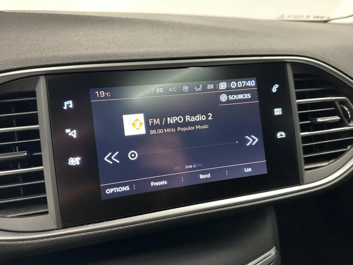 1.2 PureTech Blue Lease Premium TREKHAAK CARPLAY NAVI ECC CRUISE.