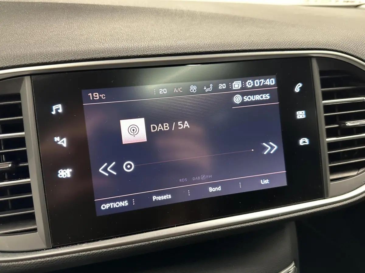 1.2 PureTech Blue Lease Premium TREKHAAK CARPLAY NAVI ECC CRUISE.