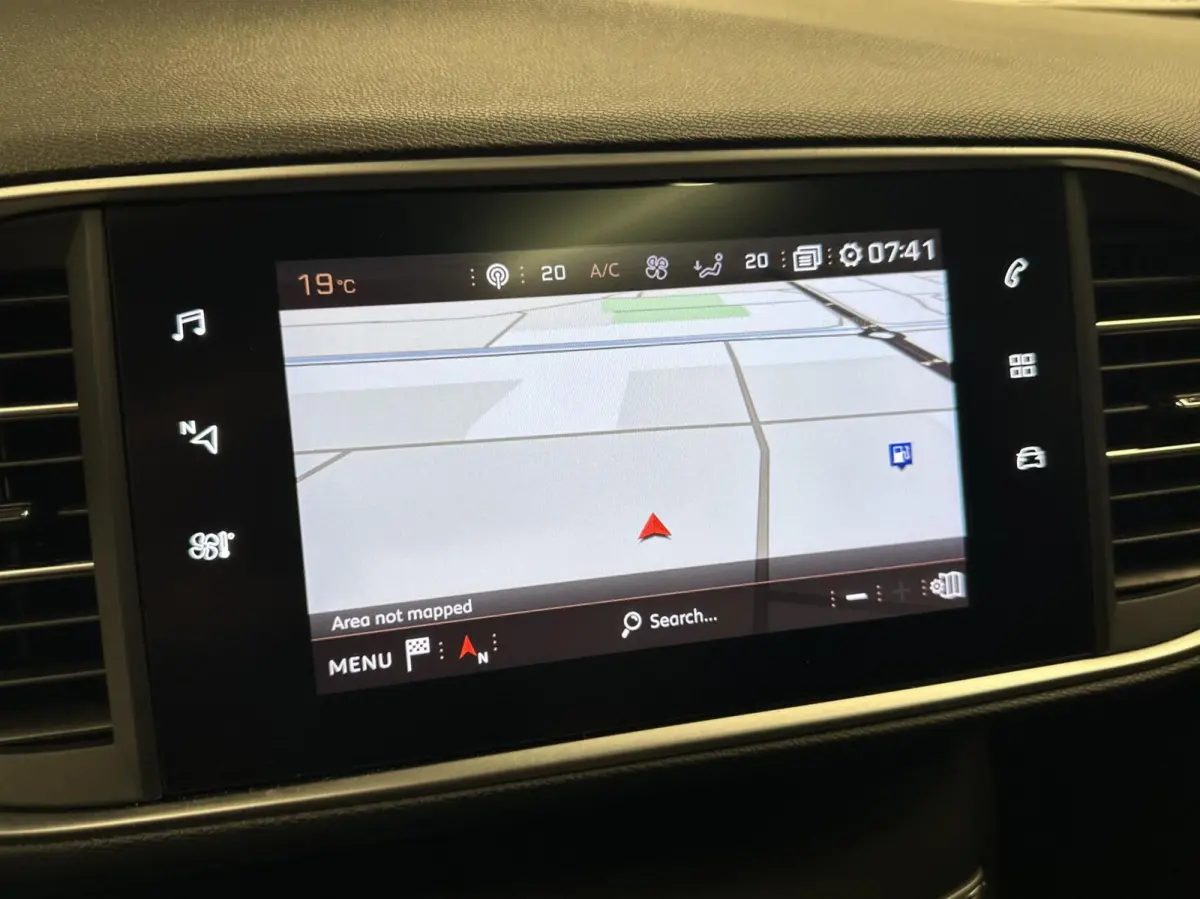 1.2 PureTech Blue Lease Premium TREKHAAK CARPLAY NAVI ECC CRUISE.