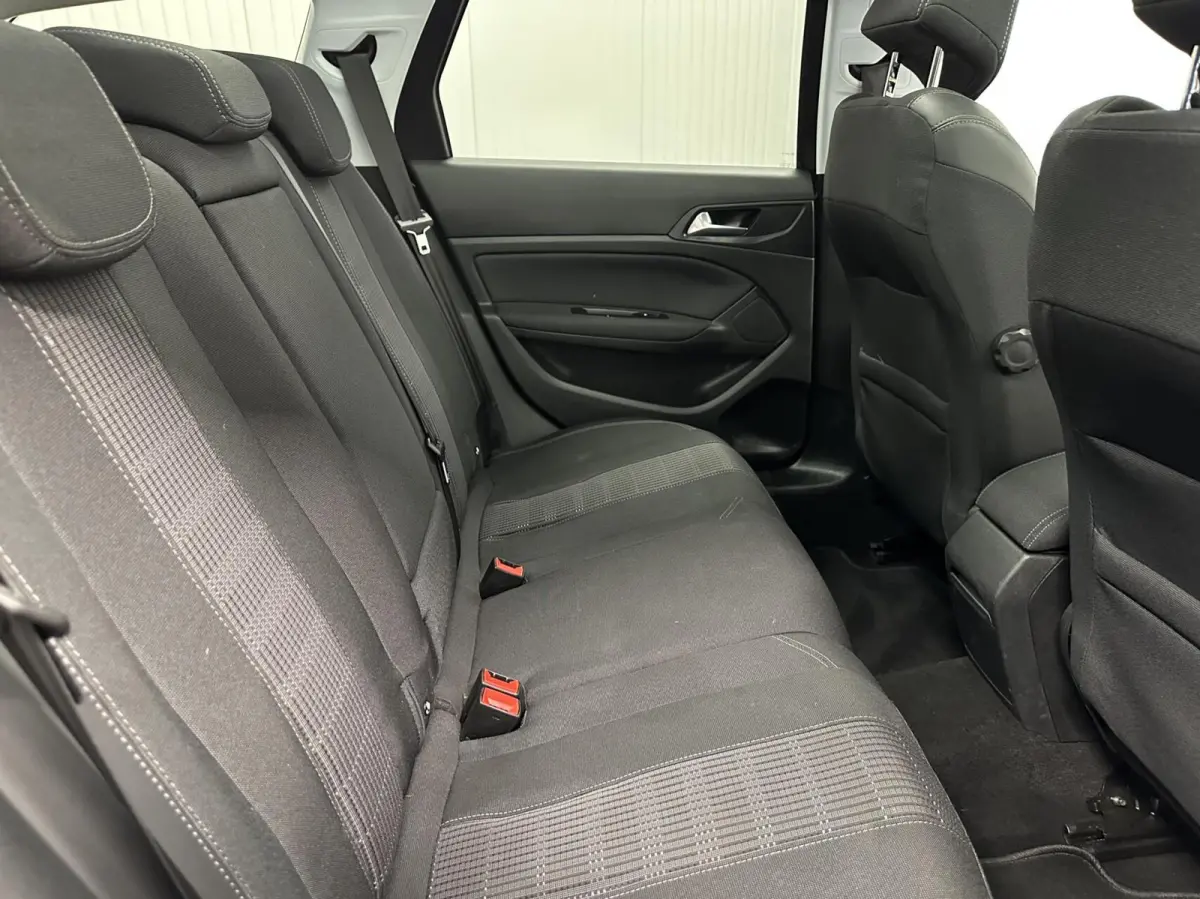 1.2 PureTech Blue Lease Premium TREKHAAK CARPLAY NAVI ECC CRUISE.