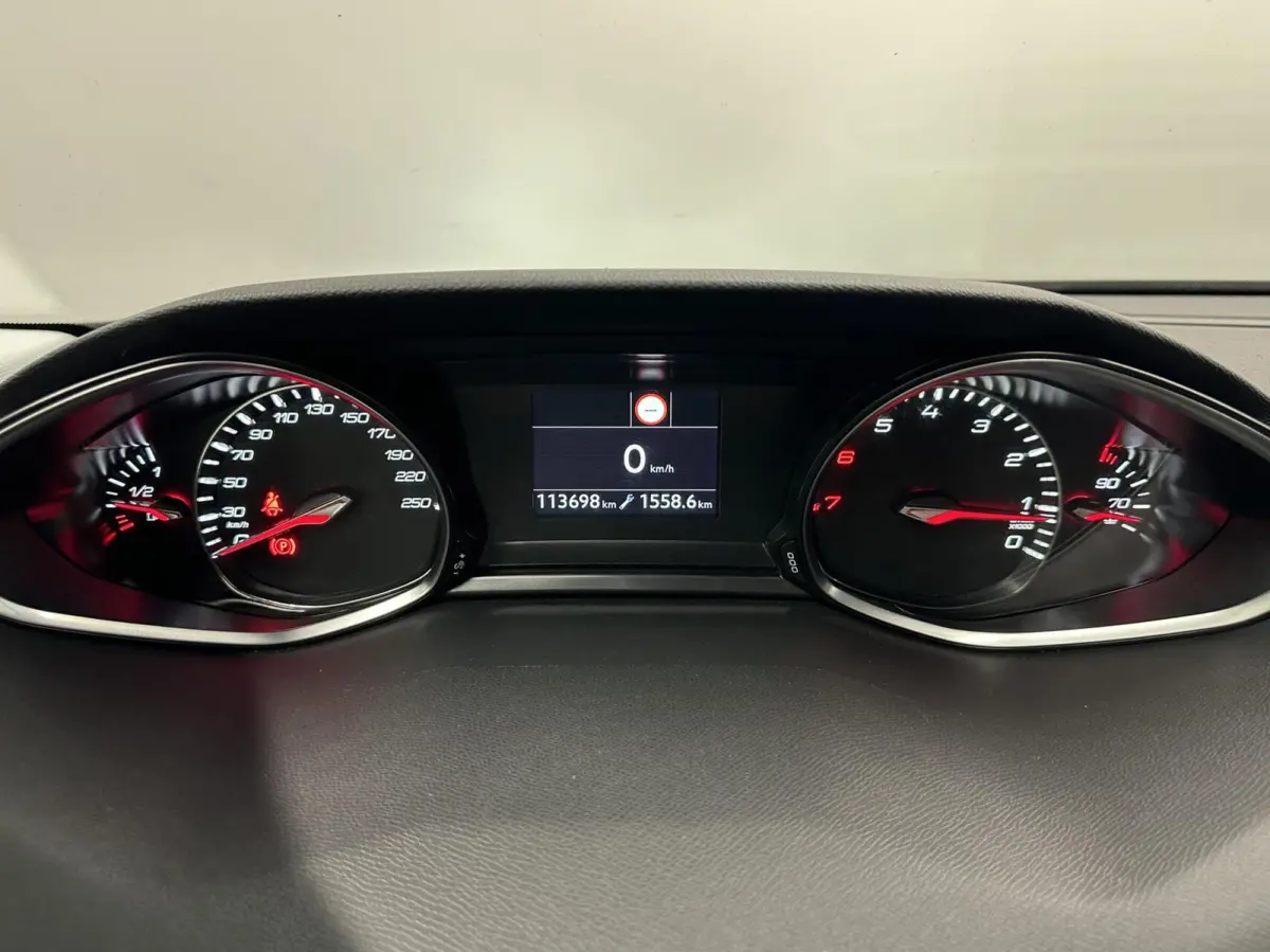 1.2 PureTech Blue Lease Premium TREKHAAK CARPLAY NAVI ECC CRUISE.