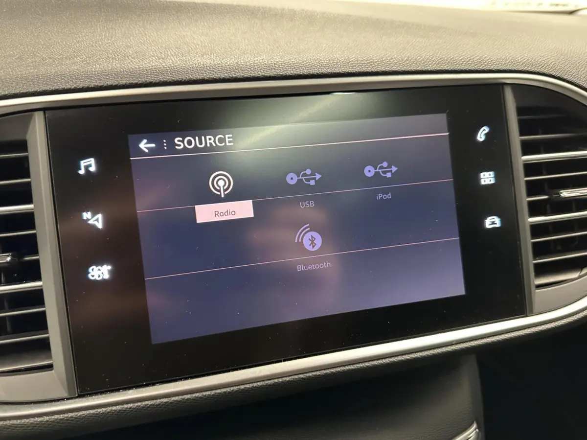 1.2 PureTech Blue Lease Premium TREKHAAK CARPLAY NAVI ECC CRUISE.