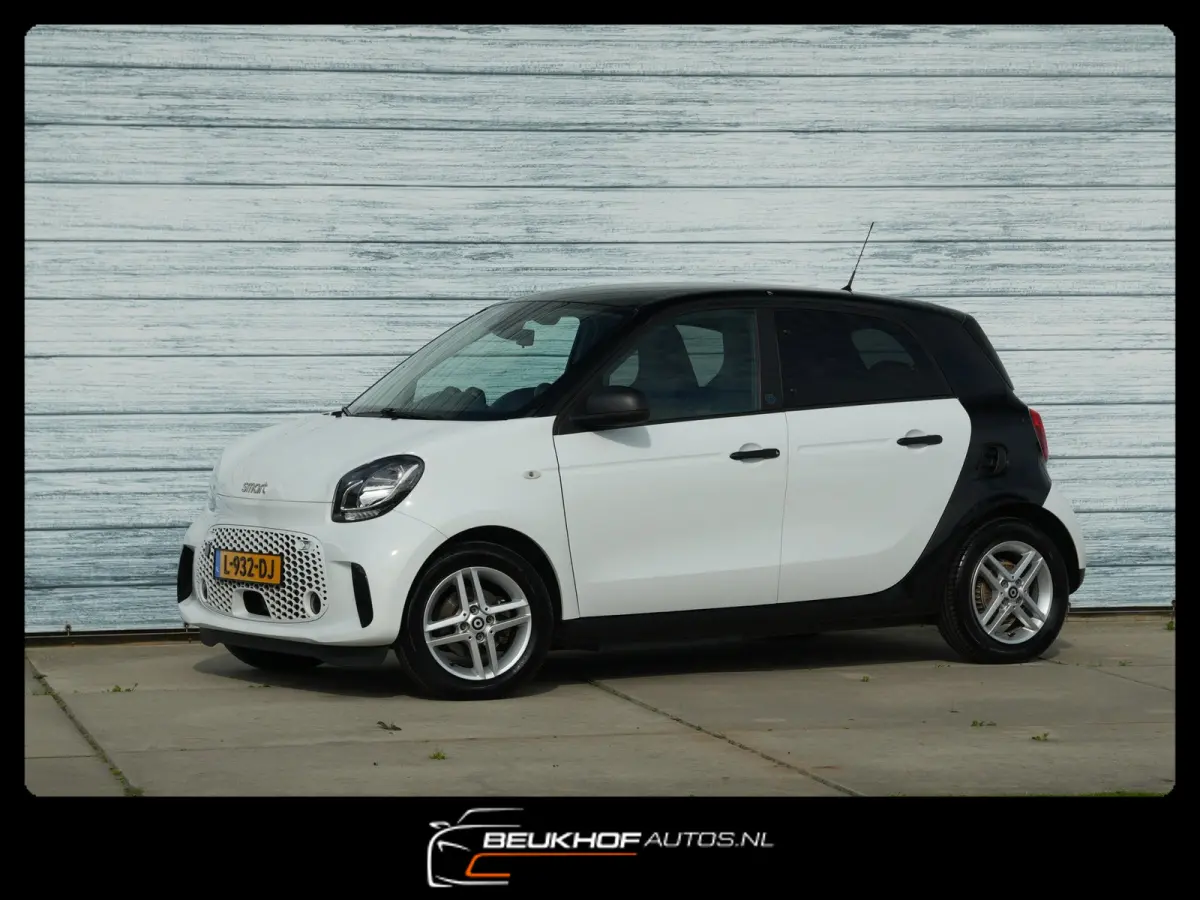 EQ Essential Sport Automaat 18 kWh Airco Leer