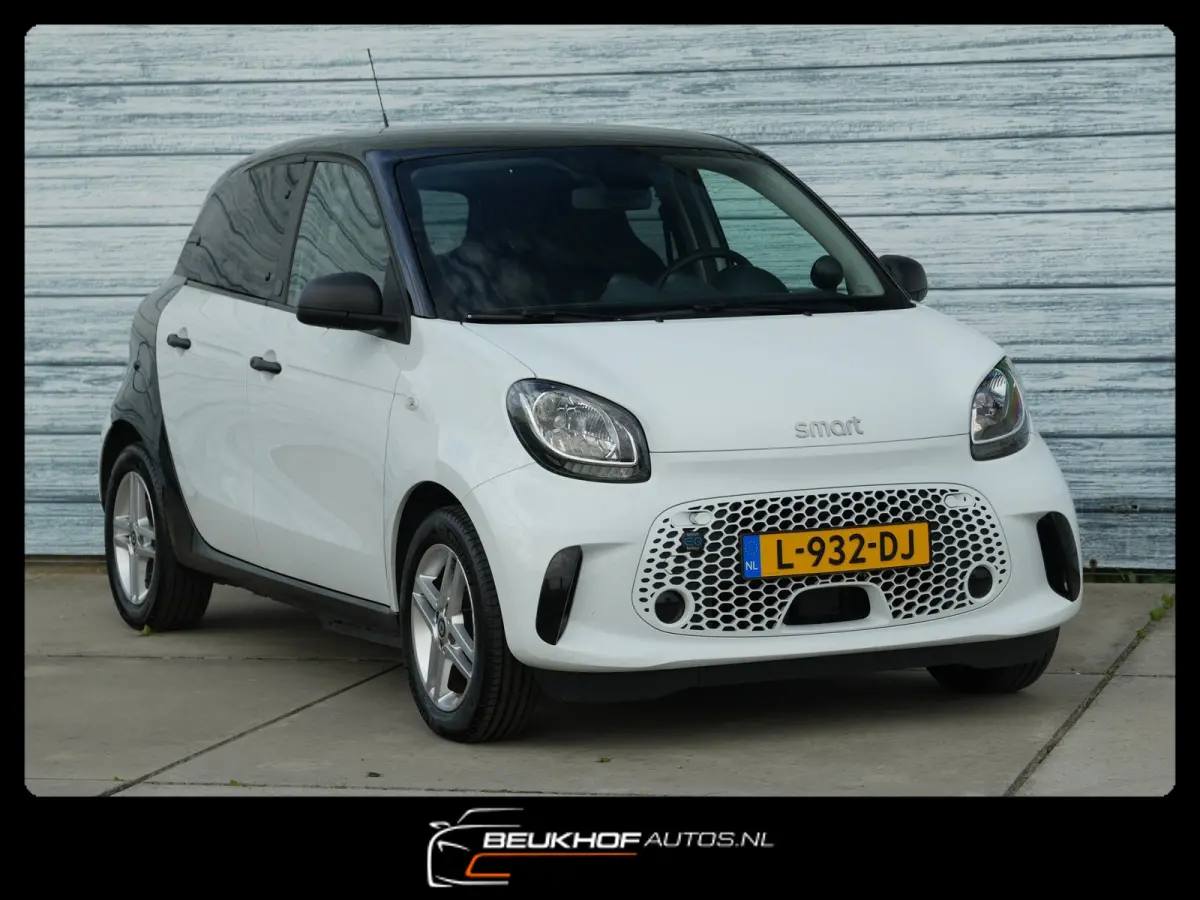 EQ Essential Sport Automaat 18 kWh Airco Leer