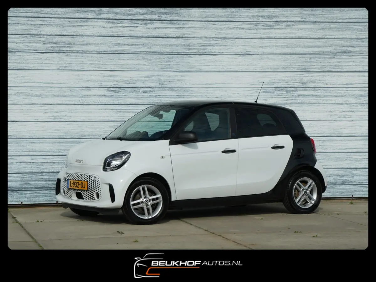 EQ Essential Sport Automaat 18 kWh Airco Leer
