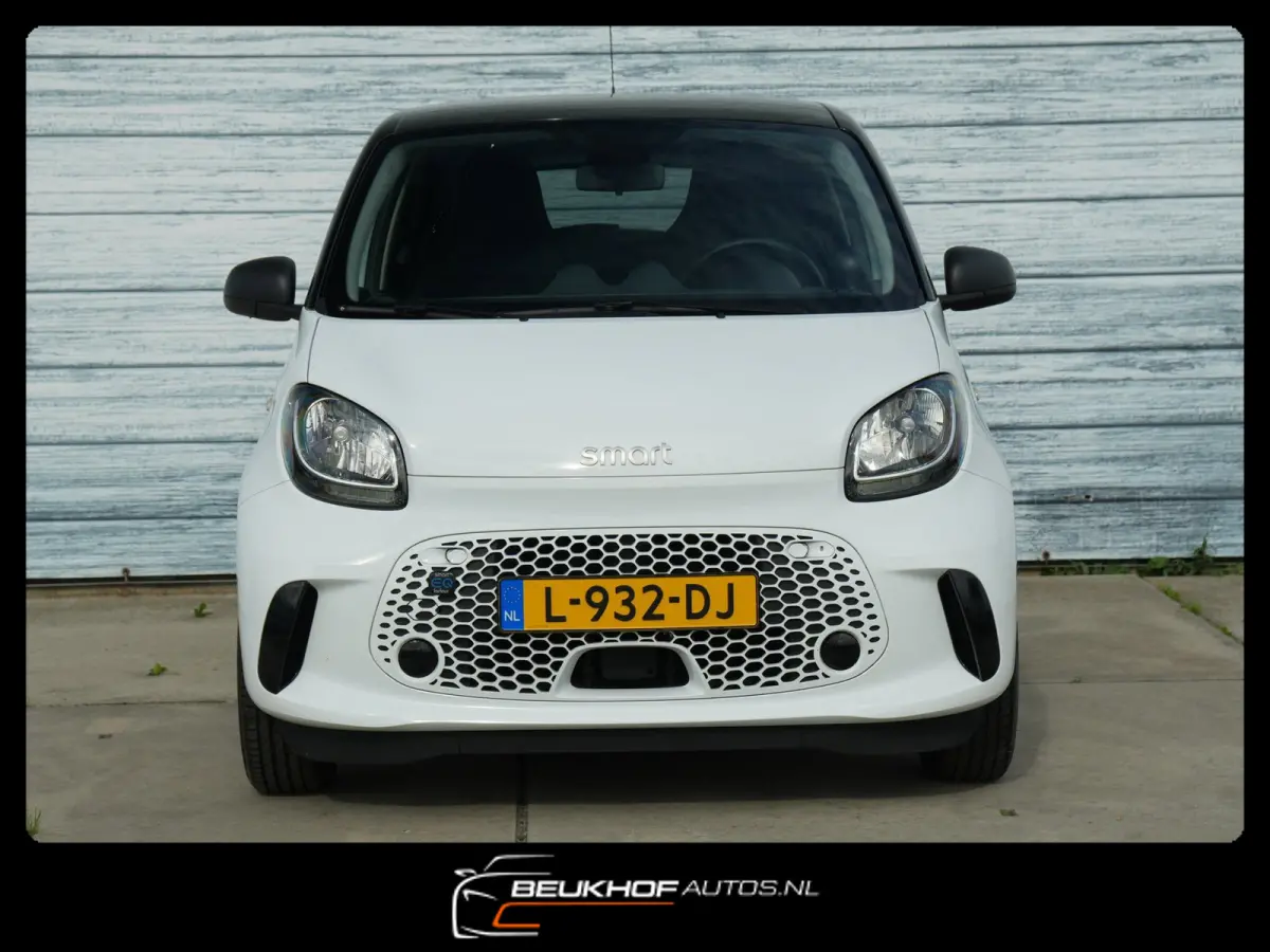 EQ Essential Sport Automaat 18 kWh Airco Leer