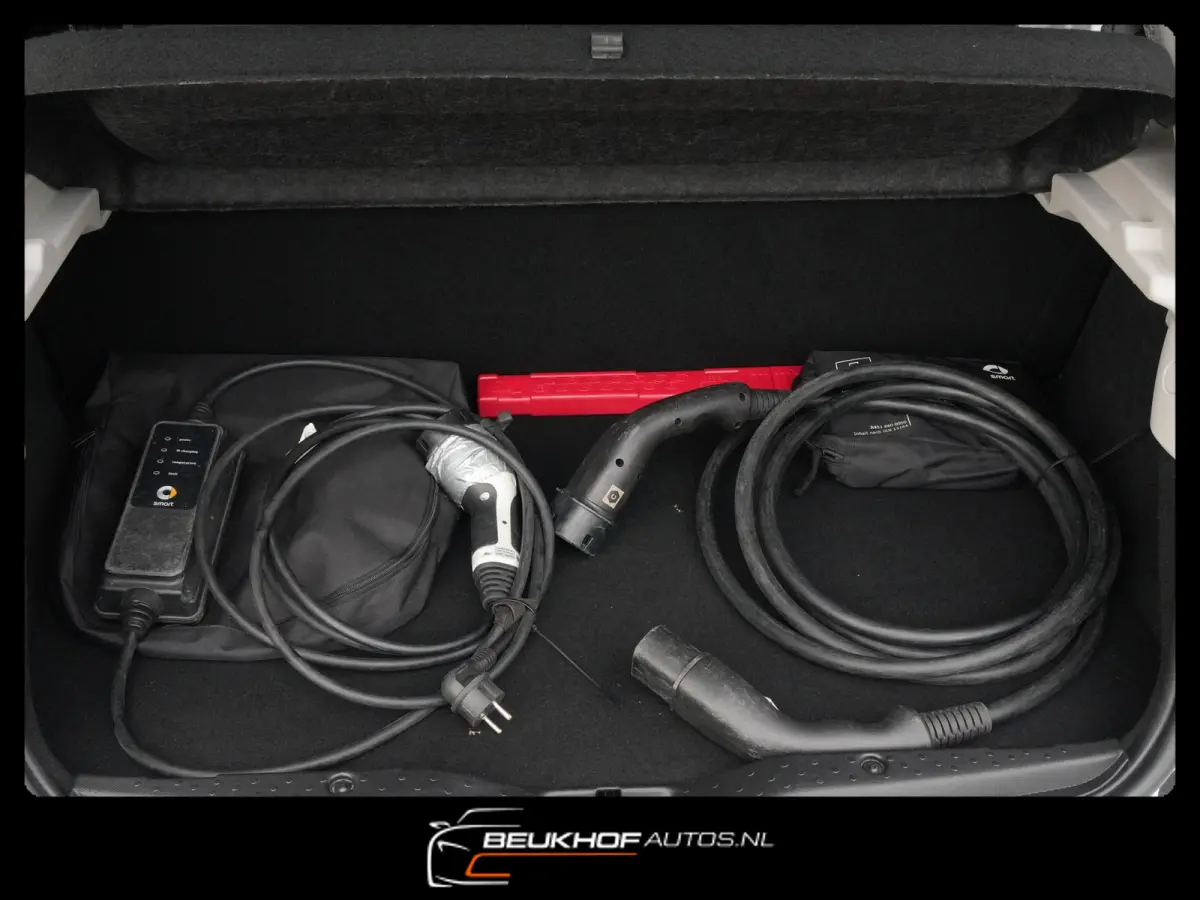 EQ Essential Sport Automaat 18 kWh Airco Leer
