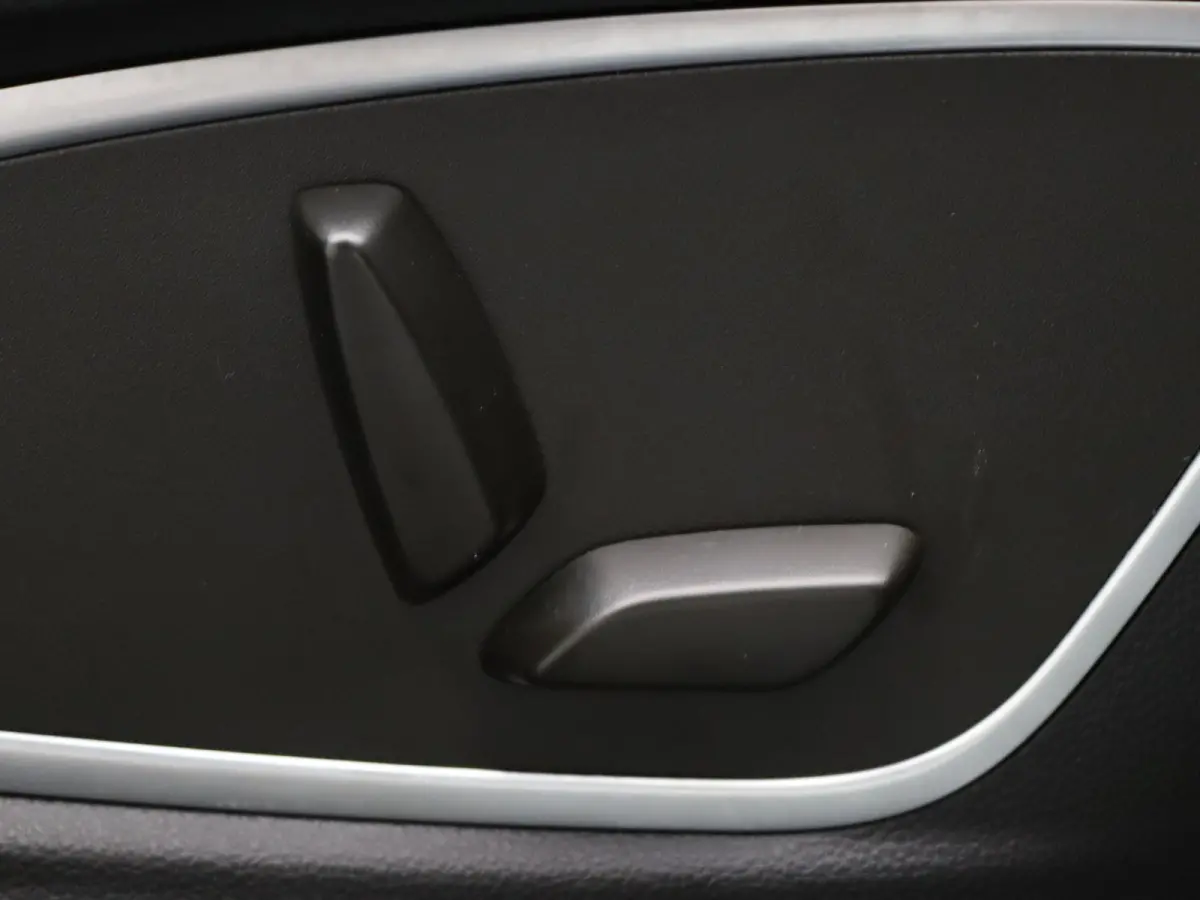 E-Tech full hybrid iconic 7p. 200pk Harman Kardon | Head-Up | 360° Camera | Stoel-/stuur-/voorruitverw. | Panoramadak