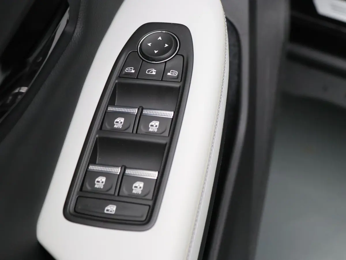 220pk long range iconic Automaat Harman Kardon | Camera | Adapt. Cruise | Parkeersens. v+a | Stoel-/stuurverw.