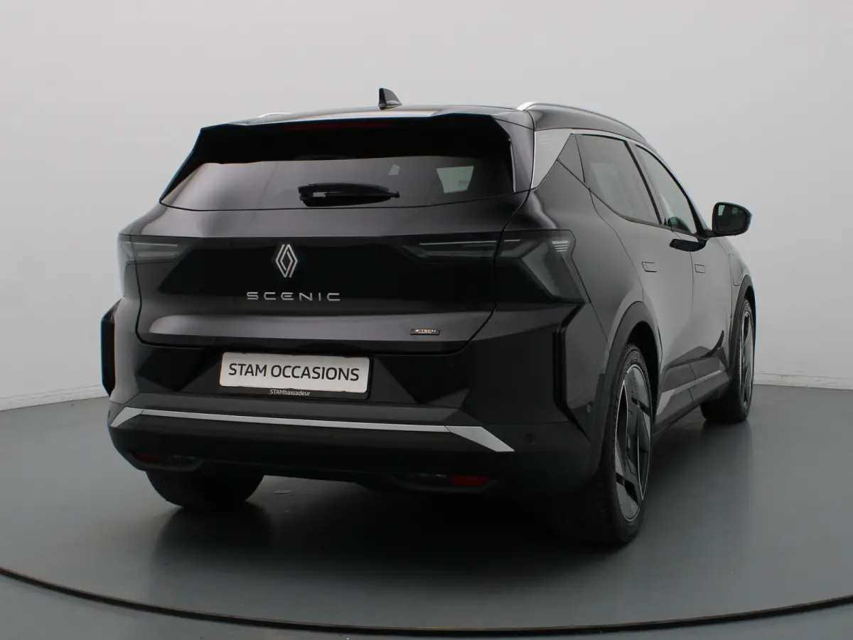 220pk long range iconic Automaat Harman Kardon | Camera | Adapt. Cruise | Parkeersens. v+a | Stoel-/stuurverw.