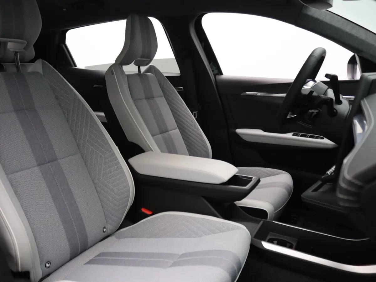 220pk long range iconic Automaat Harman Kardon | Camera | Adapt. Cruise | Parkeersens. v+a | Stoel-/stuurverw.