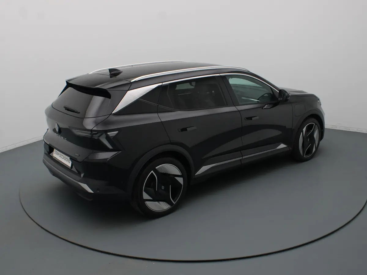 220pk long range iconic Automaat Harman Kardon | Camera | Adapt. Cruise | Parkeersens. v+a | Stoel-/stuurverw.