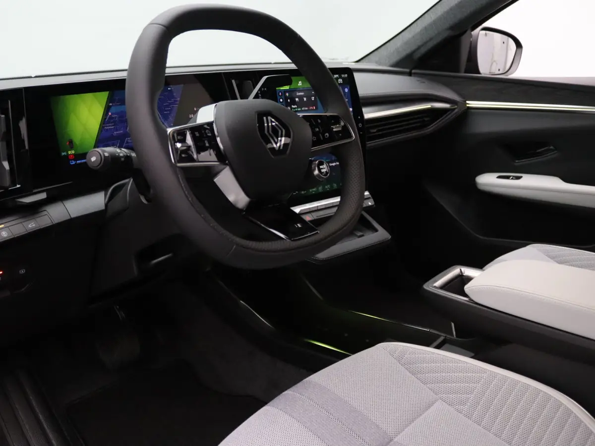 220pk long range iconic Automaat Harman Kardon | Camera | Adapt. Cruise | Parkeersens. v+a | Stoel-/stuurverw.
