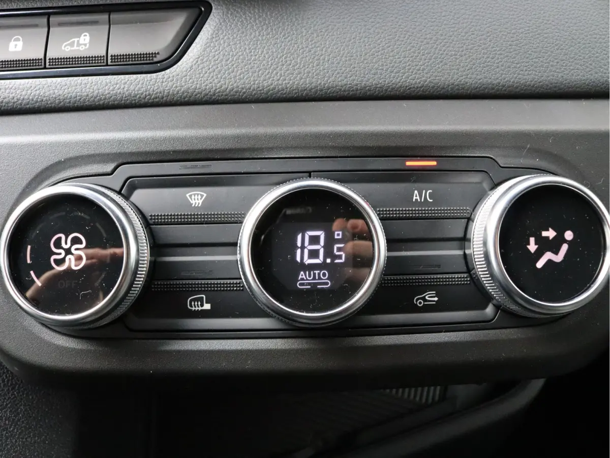 T35 L2H2 Advance long range 87 kWh Climate control | Navig | Trekhaak
