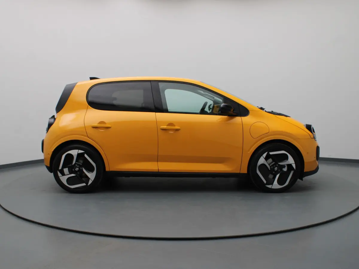 urban range techno 27.5 kWh Camera | Adapt. Cruise | Navi | Parkeersens. v+a | Stoelverw.