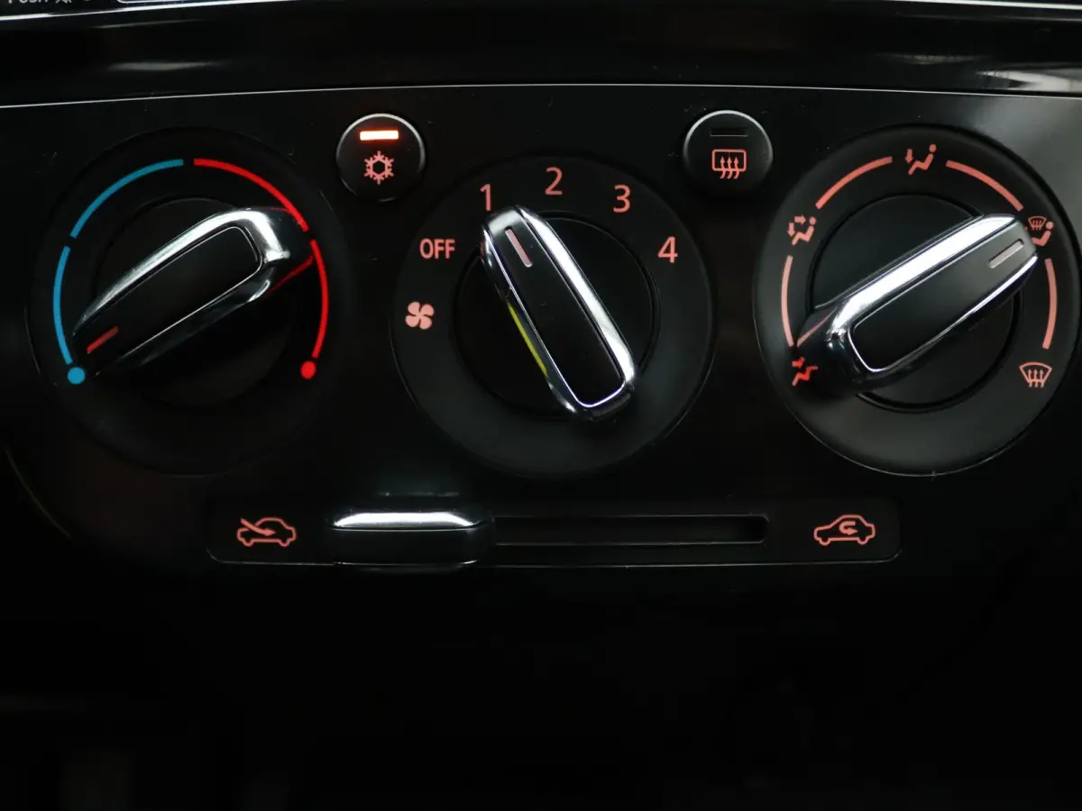 70pk Active Airco | Carplay