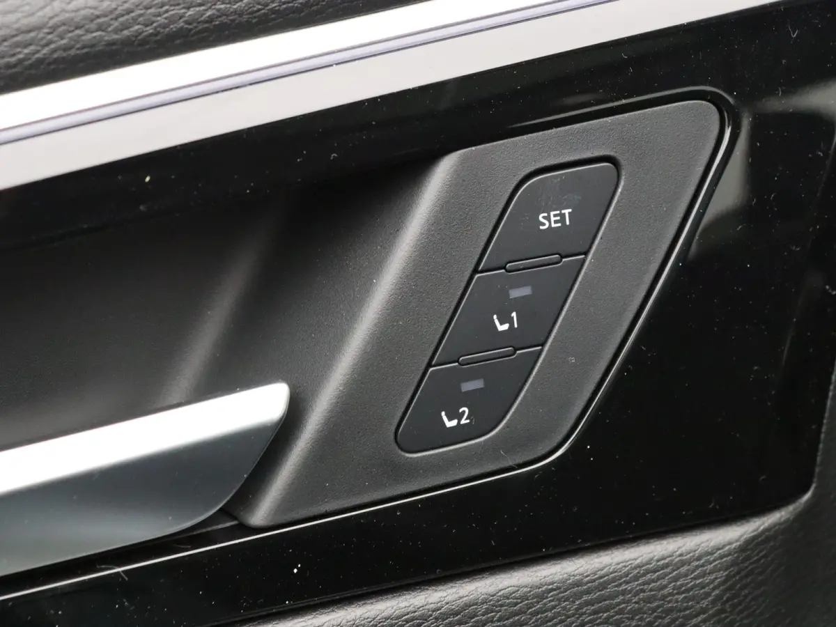 306pk PHEV Instyle Lederen bekleding | Navig | Rondomzicht Camera