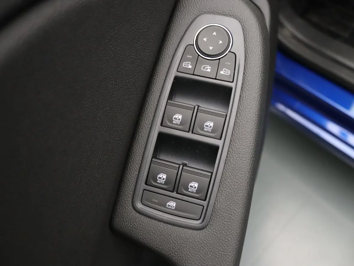 140pk HEV Instyle BOSE | 360° Camera | Adapt. Cruise | Stoel-/stuurverw.