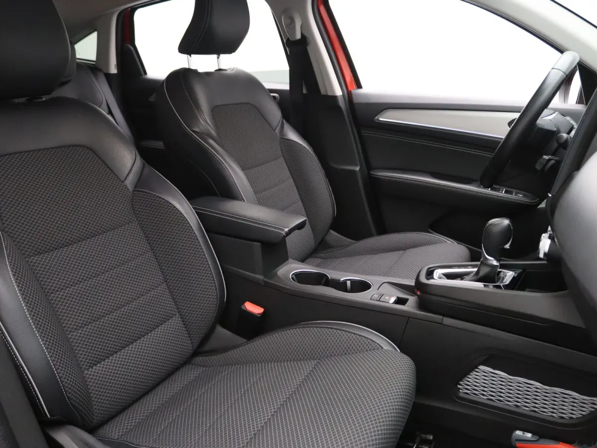 E-Tech Hybrid 145pk Intens Camera | Adapt. Cruise | Navi | Parkeersens. v+a