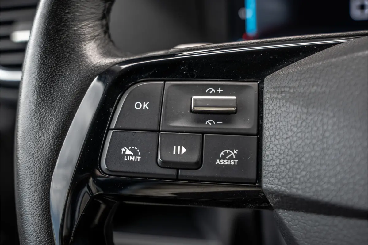 2.0 BlueHDi | 145 PK | AUT | Vitrual display | Camera | Carplay | Cruise | Airco | 3-Zits