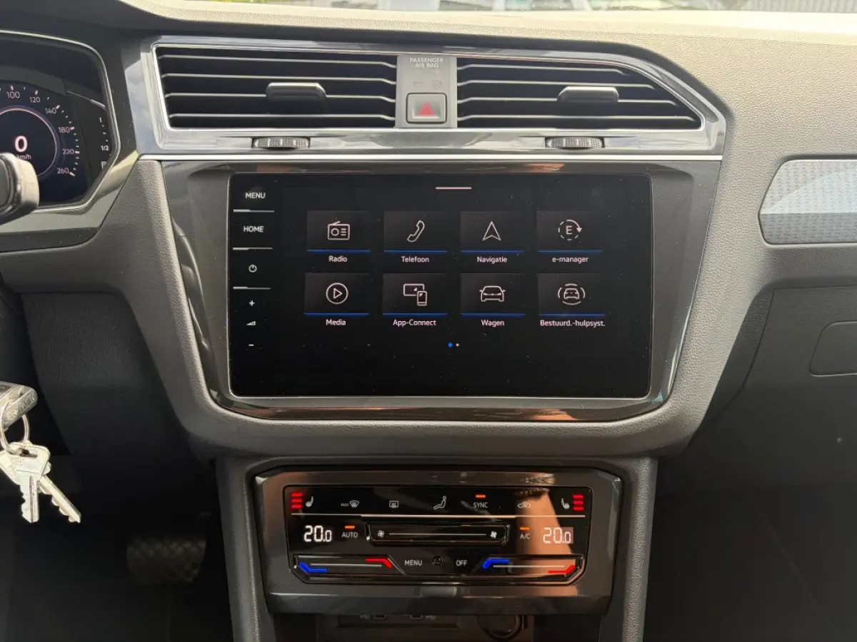 1.4 TSI eHybrid ACC V-Cockpit IQ-Light Stoelmassage Carplay Android