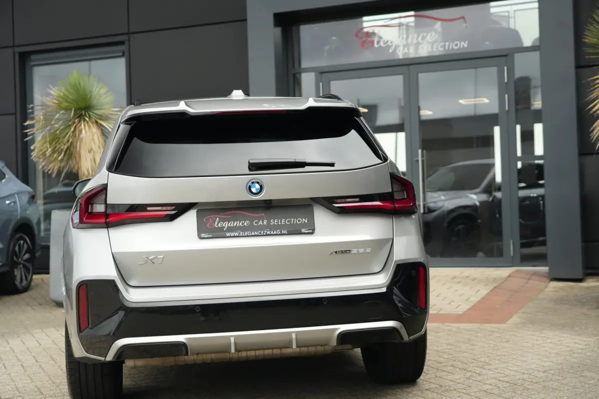 xDrive25e M Sport Pro | 245PK | Pano | 19" | Camera | Shadow | Travel Pack | BMW X1 xDrive25e M Sport Pro 245 PK Plug-in Hybrid met 1.5 driecilinder, panoramadak, achteruitrijcamera, 19-inch