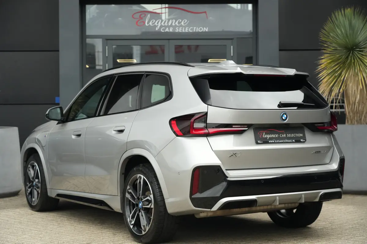 xDrive25e M Sport Pro | 245PK | Pano | 19" | Camera | Shadow | Travel Pack | BMW X1 xDrive25e M Sport Pro 245 PK Plug-in Hybrid met 1.5 driecilinder, panoramadak, achteruitrijcamera, 19-inch