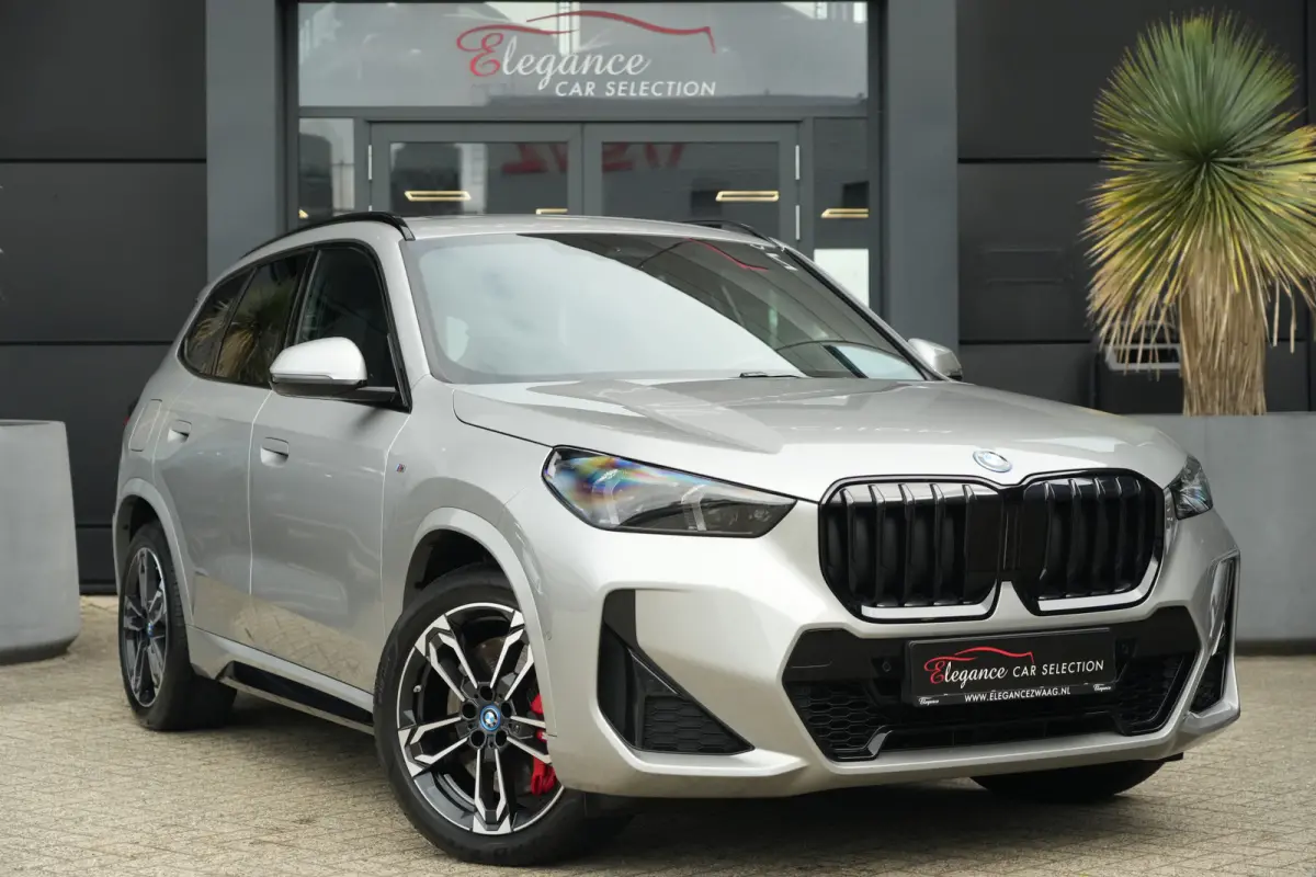 xDrive25e M Sport Pro | 245PK | Pano | 19" | Camera | Shadow | Travel Pack | BMW X1 xDrive25e M Sport Pro 245 PK Plug-in Hybrid met 1.5 driecilinder, panoramadak, achteruitrijcamera, 19-inch