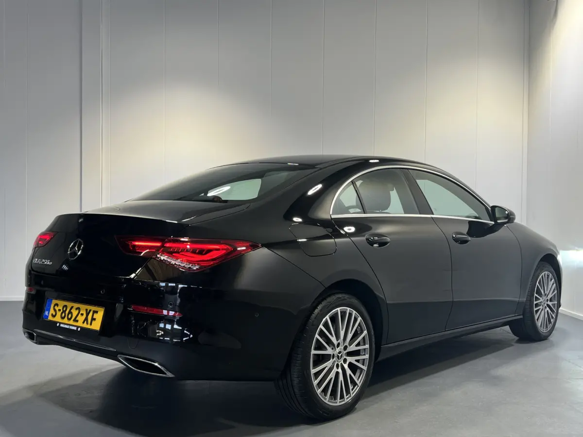250 e Luxury Line SoH 95,9% | Navigatie | LM Velgen 18" | Voorstoelen Verwarmd | Cruise Control | LED Koplampen | Airco |