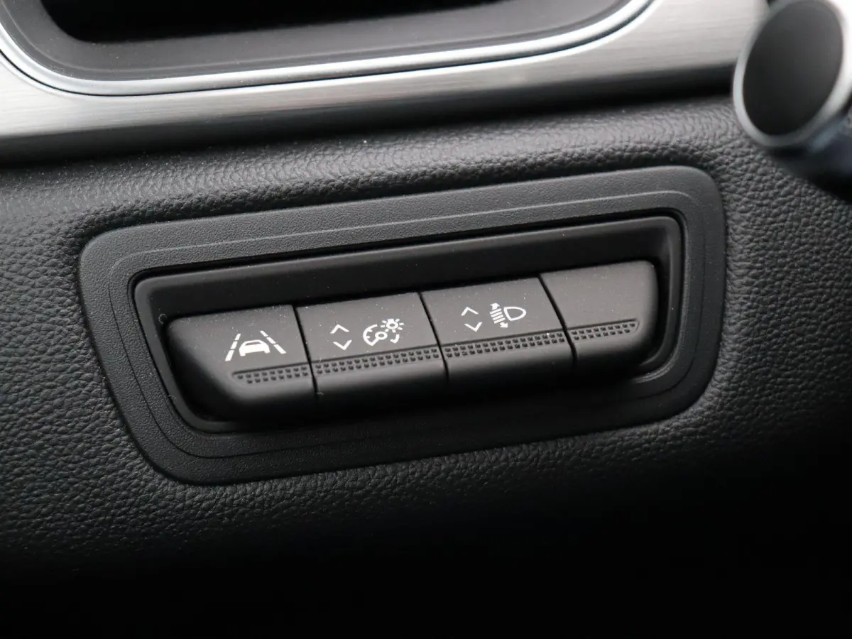 TCe 90pk Intens | Trekhaak | 1e Eigenaar | Climate control | Cruise control | Lichtmetalen velgen 17'' |