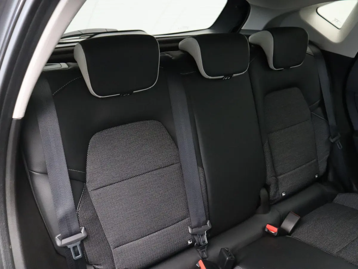 TCe 90pk Intens | Trekhaak | 1e Eigenaar | Climate control | Cruise control | Lichtmetalen velgen 17'' |