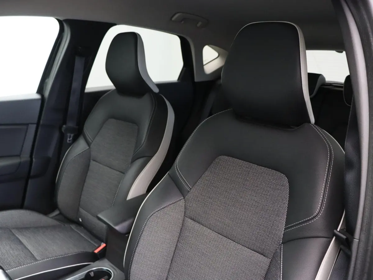 TCe 90pk Intens | Trekhaak | 1e Eigenaar | Climate control | Cruise control | Lichtmetalen velgen 17'' |