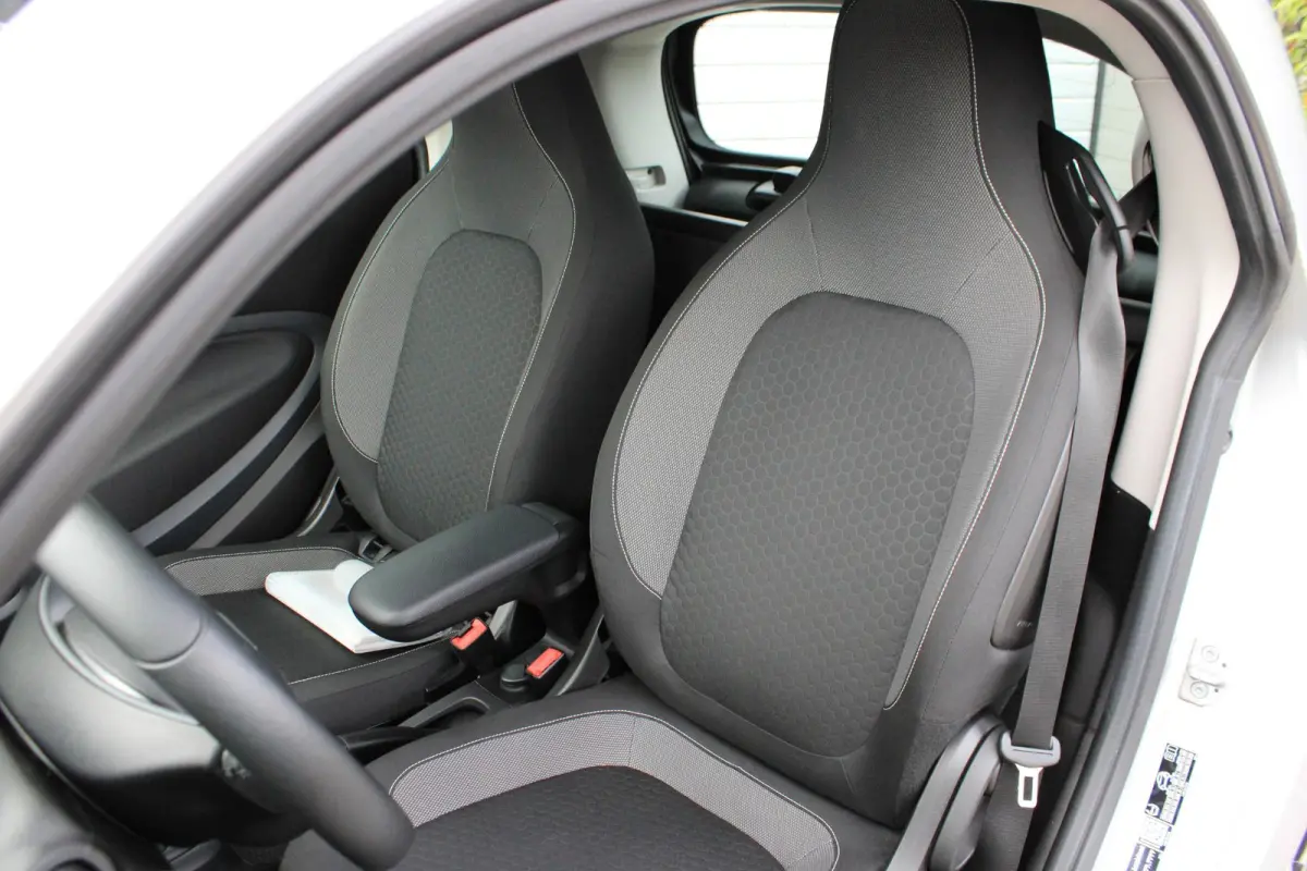 EQ BRABUS Mattrunner Brabus Mattrunner | Camera | Stoelverwarming | DAB | LED | Verwarmd Stuur