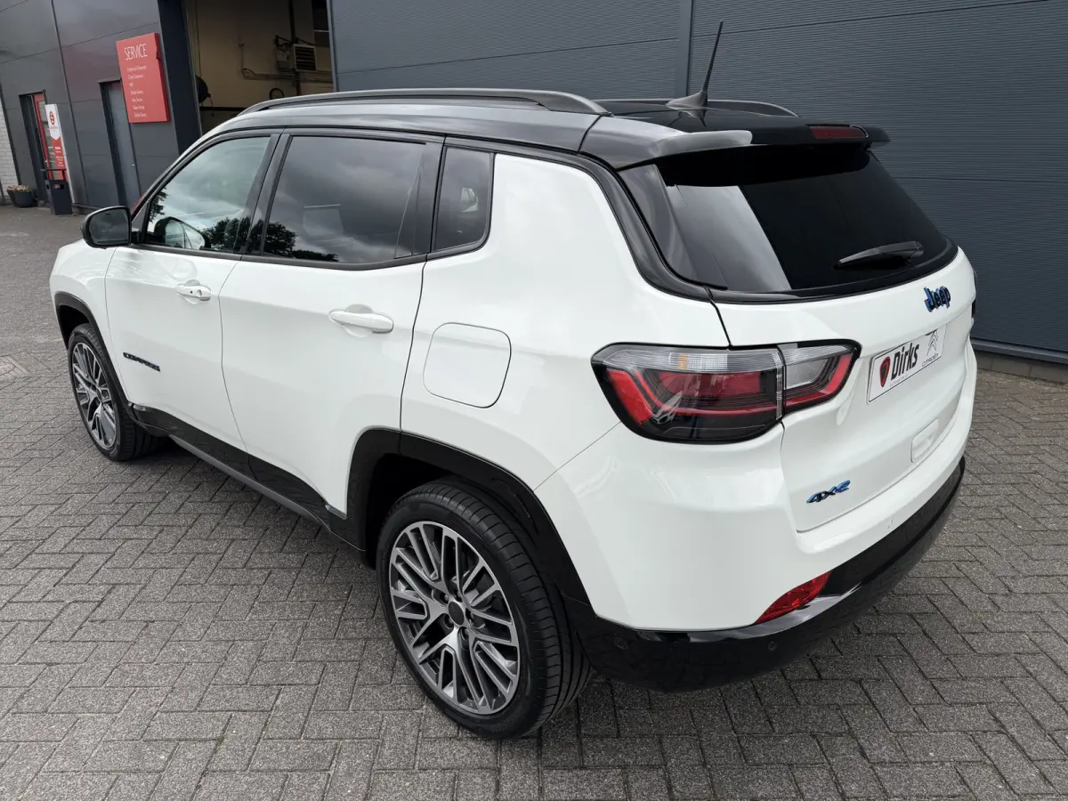4xe 240 Plug-in Hybrid Summit (Elektrisch Schuifdak - Leder incl verwarming/koeling/geheugen - Elektrische Klep - 360gr Camera - Adaptieve Cruise Controle - 19"- Keyless Entry - LED - 4x4)