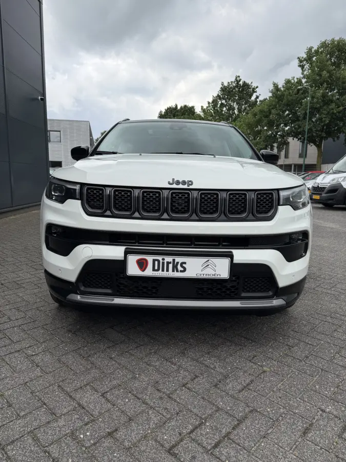 4xe 240 Plug-in Hybrid Summit (Elektrisch Schuifdak - Leder incl verwarming/koeling/geheugen - Elektrische Klep - 360gr Camera - Adaptieve Cruise Controle - 19"- Keyless Entry - LED - 4x4)