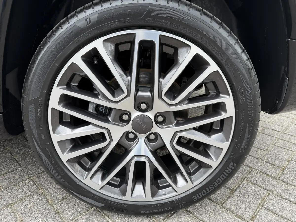4xe 240 Plug-in Hybrid Summit (Elektrisch Schuifdak - Leder incl verwarming/koeling/geheugen - Elektrische Klep - 360gr Camera - Adaptieve Cruise Controle - 19"- Keyless Entry - LED - 4x4)