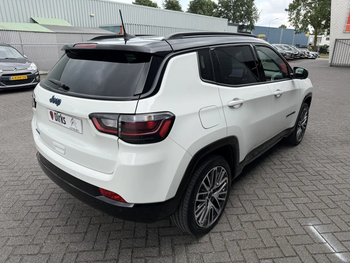 4xe 240 Plug-in Hybrid Summit (Elektrisch Schuifdak - Leder incl verwarming/koeling/geheugen - Elektrische Klep - 360gr Camera - Adaptieve Cruise Controle - 19"- Keyless Entry - LED - 4x4)