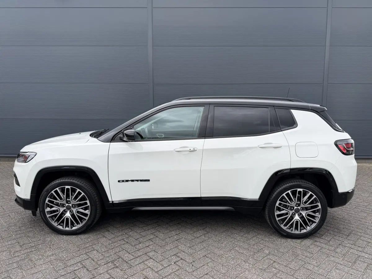 4xe 240 Plug-in Hybrid Summit (Elektrisch Schuifdak - Leder incl verwarming/koeling/geheugen - Elektrische Klep - 360gr Camera - Adaptieve Cruise Controle - 19"- Keyless Entry - LED - 4x4)