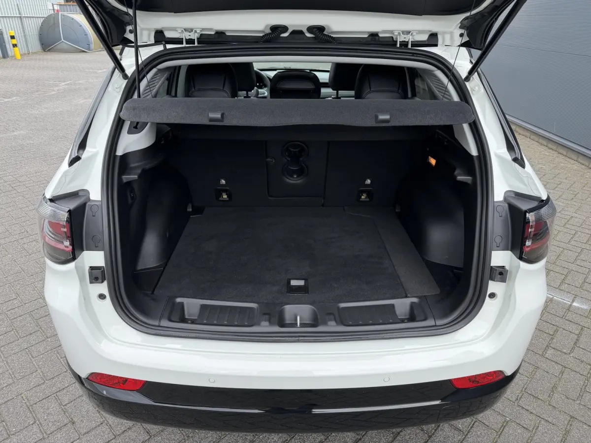 4xe 240 Plug-in Hybrid Summit (Elektrisch Schuifdak - Leder incl verwarming/koeling/geheugen - Elektrische Klep - 360gr Camera - Adaptieve Cruise Controle - 19"- Keyless Entry - LED - 4x4)