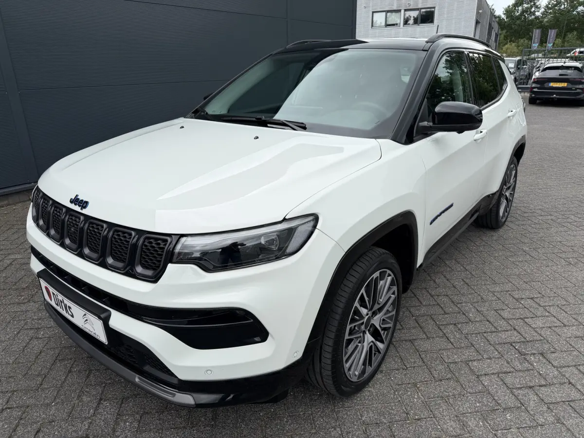 4xe 240 Plug-in Hybrid Summit (Elektrisch Schuifdak - Leder incl verwarming/koeling/geheugen - Elektrische Klep - 360gr Camera - Adaptieve Cruise Controle - 19"- Keyless Entry - LED - 4x4)