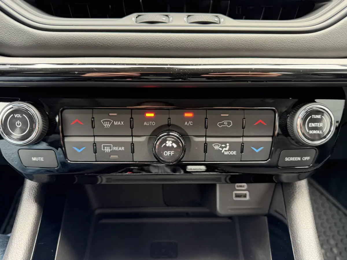 4xe 240 Plug-in Hybrid Summit (Elektrisch Schuifdak - Leder incl verwarming/koeling/geheugen - Elektrische Klep - 360gr Camera - Adaptieve Cruise Controle - 19"- Keyless Entry - LED - 4x4)