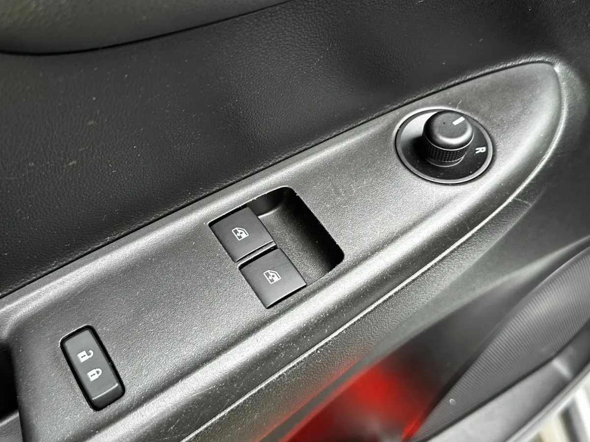 1.0 75 PK Online Edition | APPLE CARPLAY/ANDROID AUTO| PARKEERSENSOREN ACHTER| CRUISE CONTROL| AIRCO| 15" LM-VELGEN| DEALER ONDERHOUDEN|