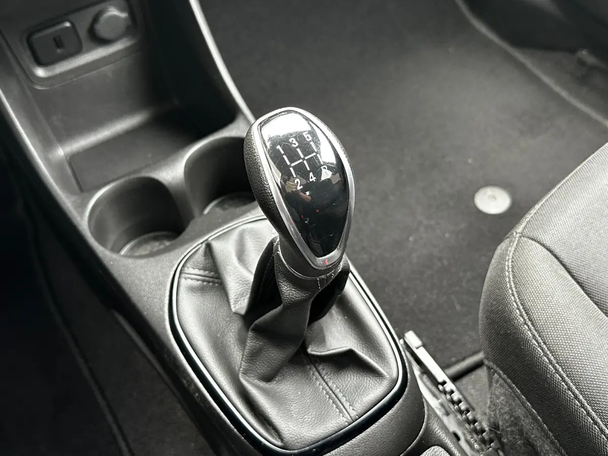 1.0 75 PK Online Edition | APPLE CARPLAY/ANDROID AUTO| PARKEERSENSOREN ACHTER| CRUISE CONTROL| AIRCO| 15" LM-VELGEN| DEALER ONDERHOUDEN|
