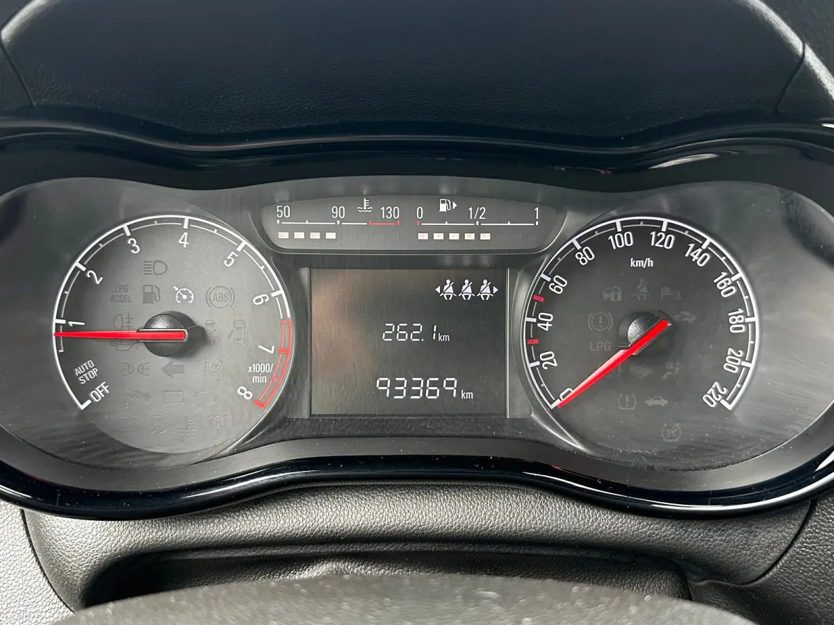 1.0 75 PK Online Edition | APPLE CARPLAY/ANDROID AUTO| PARKEERSENSOREN ACHTER| CRUISE CONTROL| AIRCO| 15" LM-VELGEN| DEALER ONDERHOUDEN|