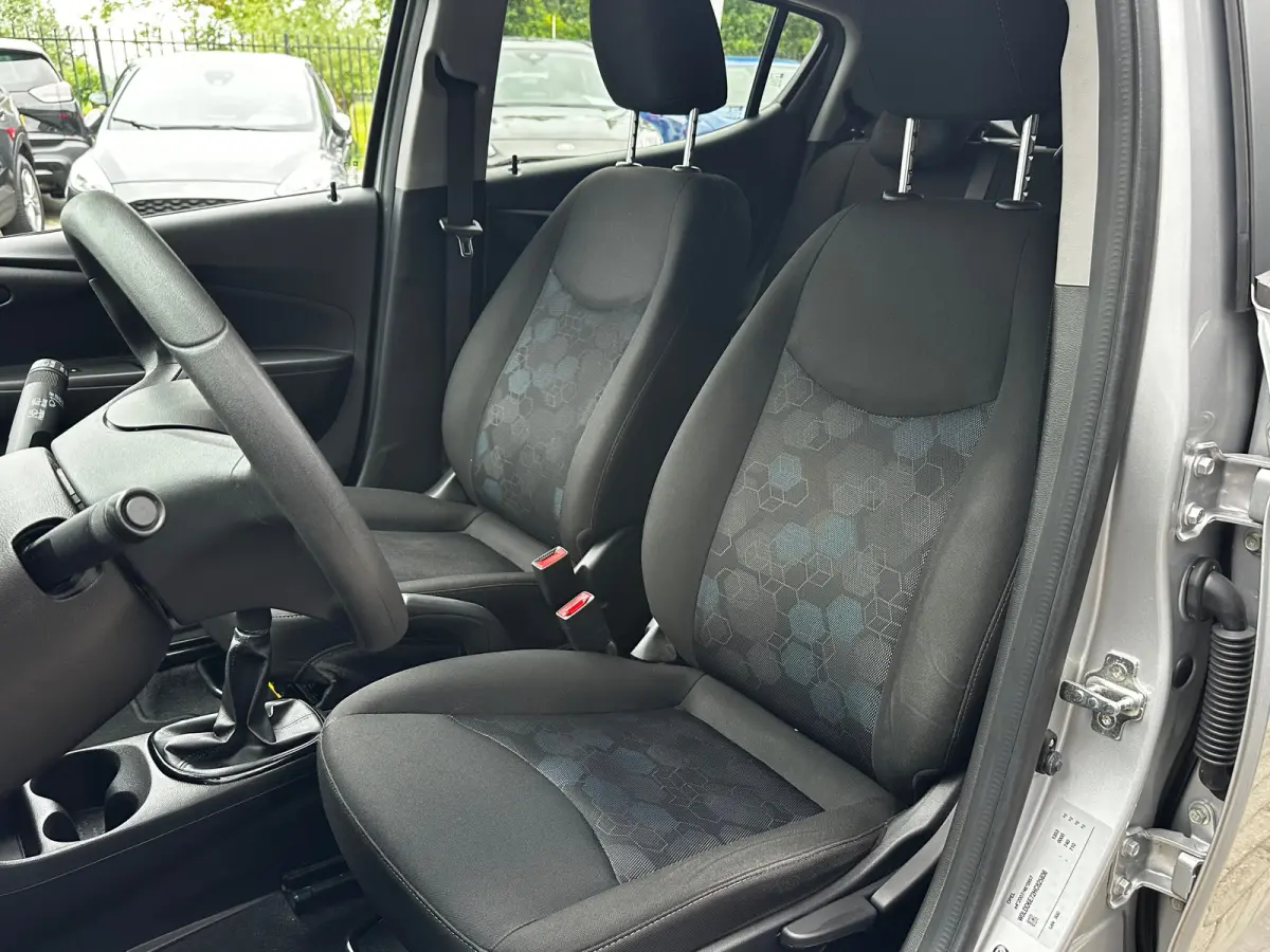 1.0 75 PK Online Edition | APPLE CARPLAY/ANDROID AUTO| PARKEERSENSOREN ACHTER| CRUISE CONTROL| AIRCO| 15" LM-VELGEN| DEALER ONDERHOUDEN|