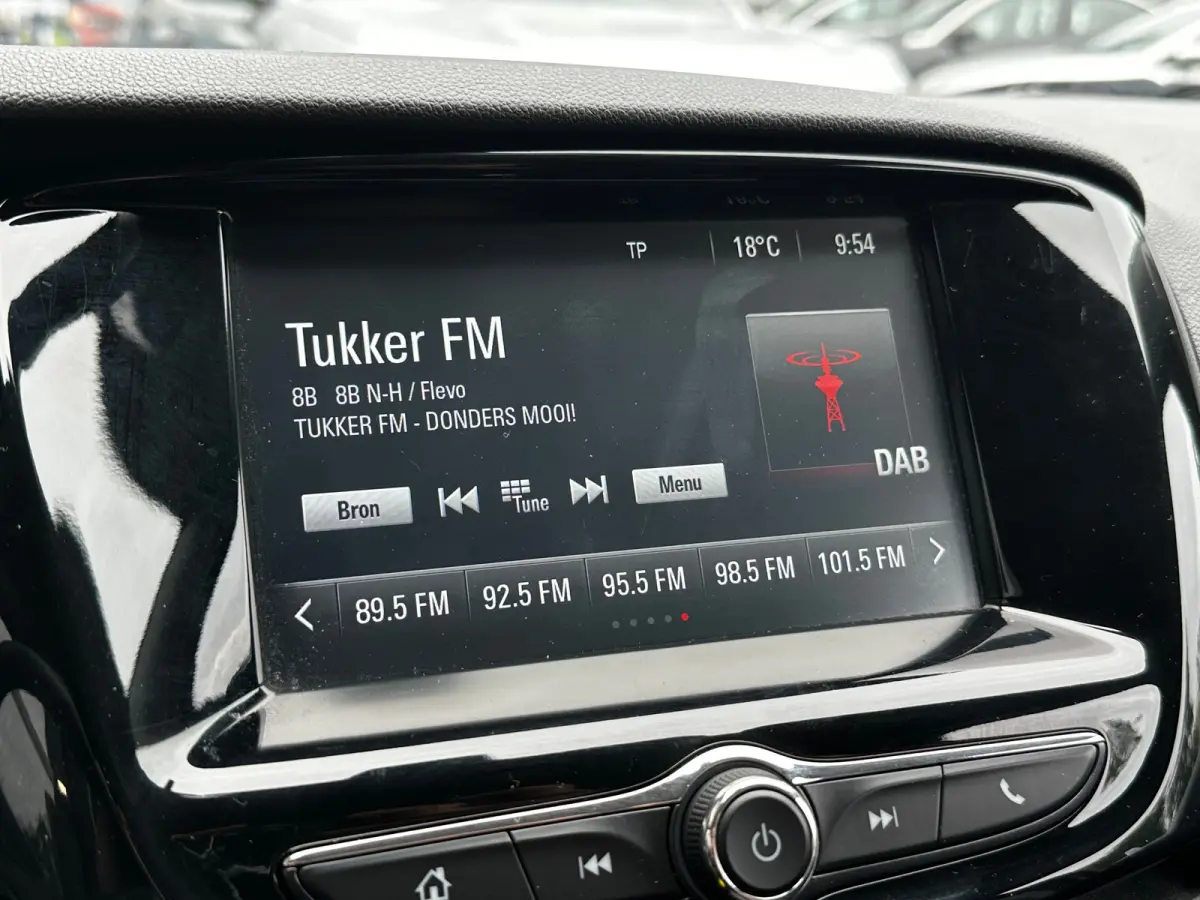 1.0 75 PK Online Edition | APPLE CARPLAY/ANDROID AUTO| PARKEERSENSOREN ACHTER| CRUISE CONTROL| AIRCO| 15" LM-VELGEN| DEALER ONDERHOUDEN|