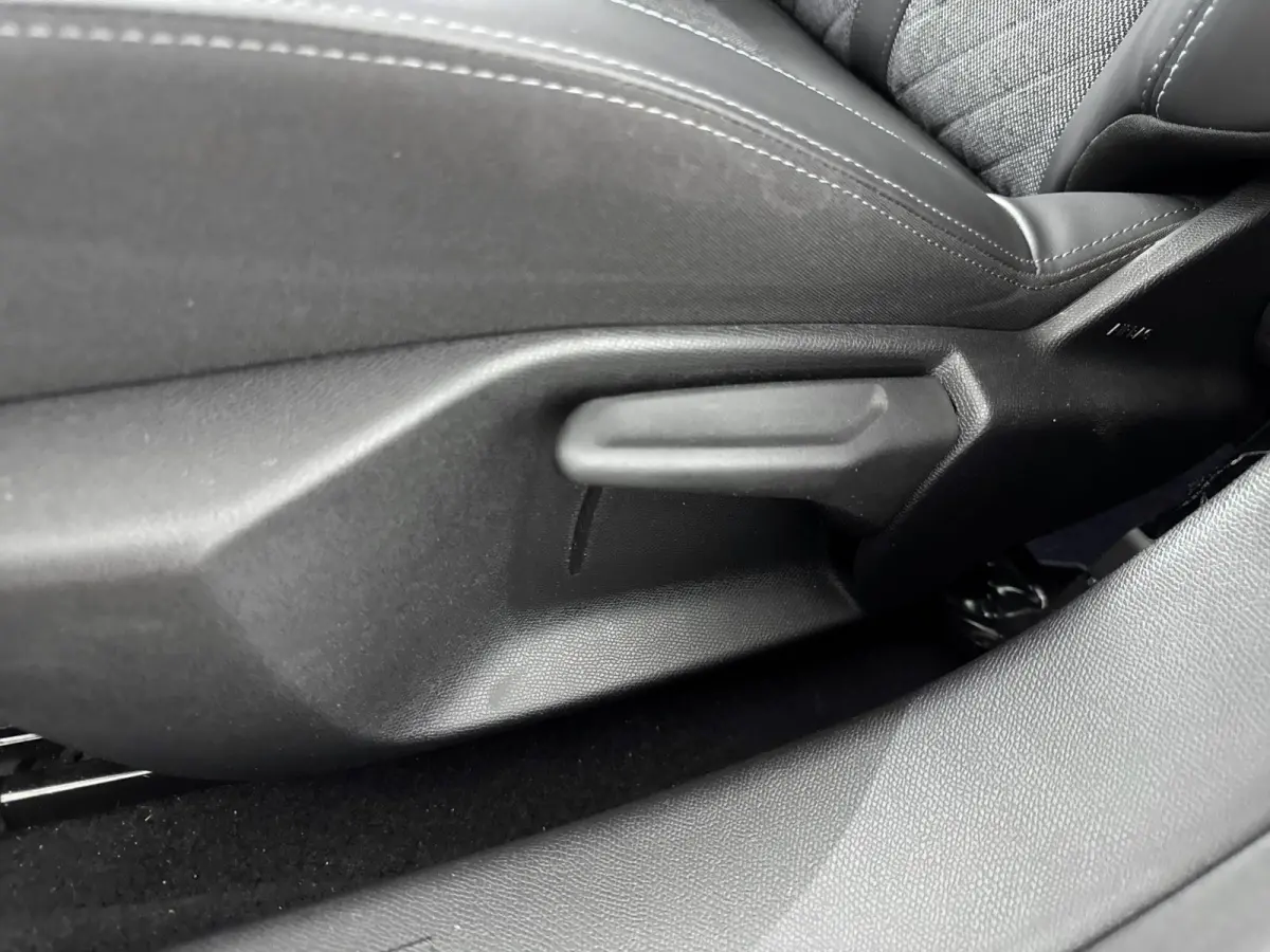 Automaat 130pk Allure Pack | Navigatie | CarPlay | All Season Banden | LED Koplampen | Stoelverwarming
